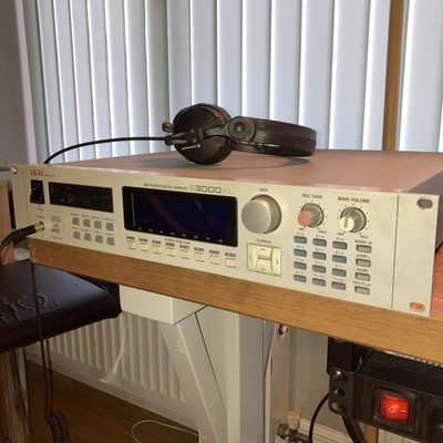 Akai S3000XL OS V2 Digital Sampler, 32mb max ram, unmodifiziert, kein Brummen.