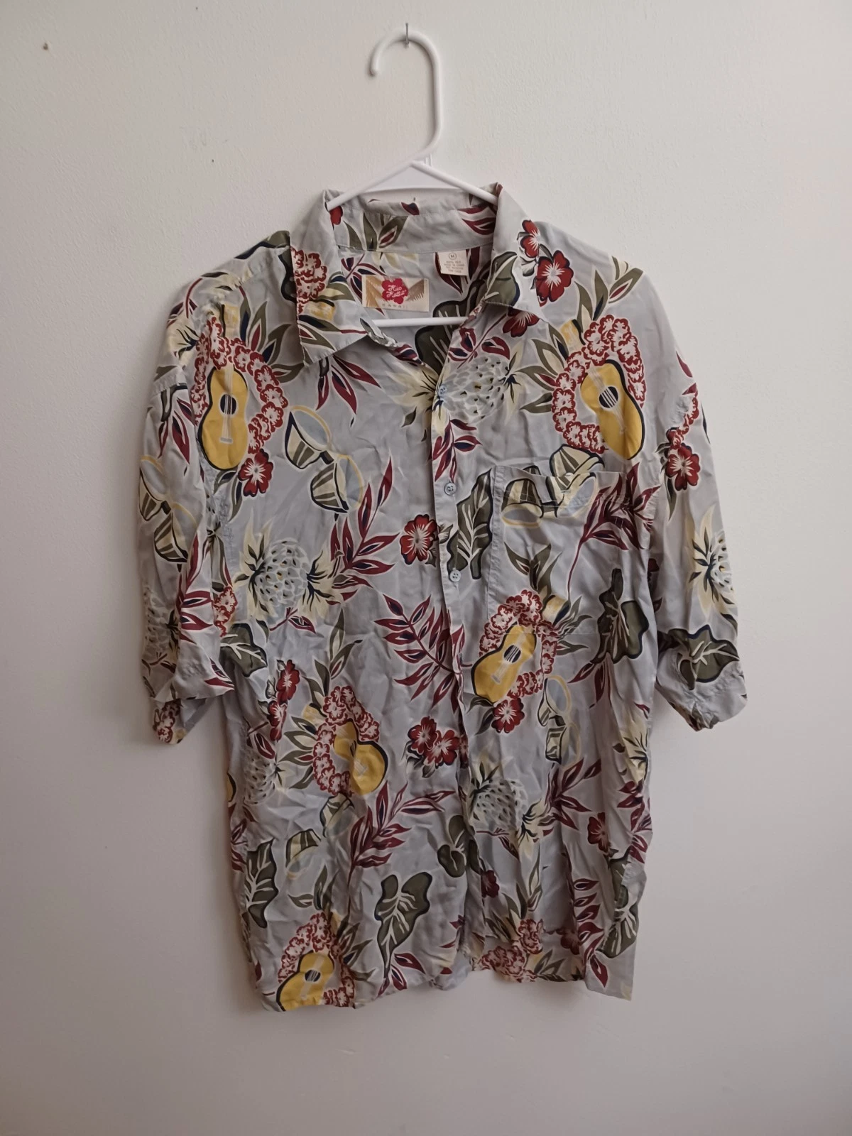 Hilo Hattie Hawaiian Floral Shirt Men's Medium 100% Silk Beach Vacay