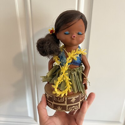 Vintage Hawaiian hula Girl music doll Hukilau 