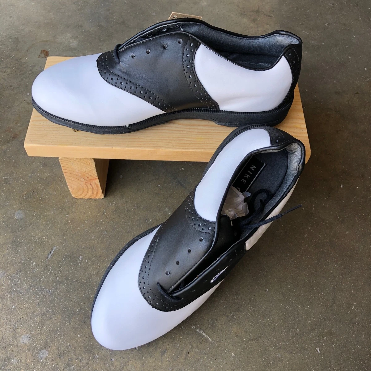 Nike classic sales golf sneakers