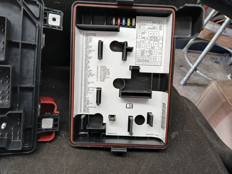 09 PONTIAC SOLSTICE 2.0L CUPÉ RELÉ DE FUSIBLES CAJA DE CONEXIONES BLOQUE OEM Foto 3 de 4