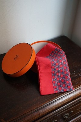Hermès Gavroche Seide rot und blau mit Box