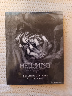 Hellsing Ultimate: (Volumes 1 - 10 Complete) Blu-Ray  + Slipcovers, Manga 1-4 
