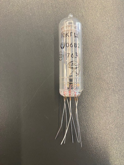 Vacuum Quartz Crystal Resonator 10kHz. NOS. Lot of 1.