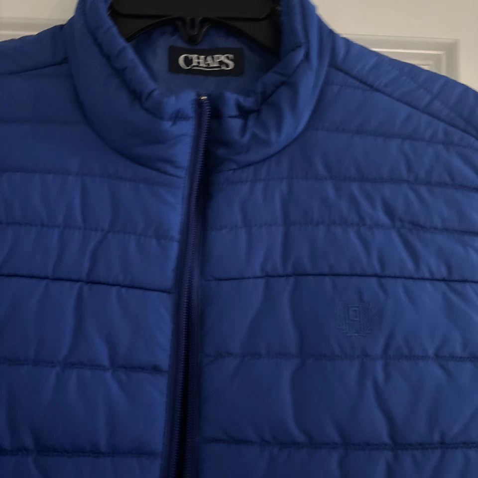 Мужской стеганый пуховик Chaps Ralph Lauren L с синими и черными карманами на молнии б/у в отличном состоянии - Изображение 4 из 4
