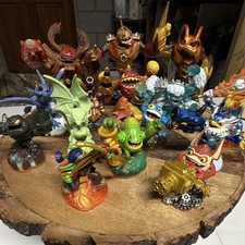 Skylanders Giants Character Figure Lot w/ Carrying Case USB Portal of Power
