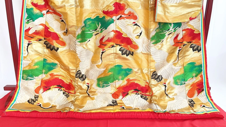 Kimono japonés 'UCHIKAKE' seda/oro/grúa/pino/tradicional/lujo N111 - Imagen 3 de 4
