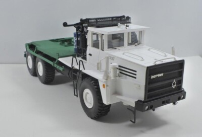 BERLIET GXO 6X6 Pétrolier - a photo on