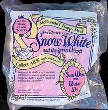 1992 McDonald  s Happy Meal Snow White  7 Dwarfs Snow White w/Wishing Well NIP