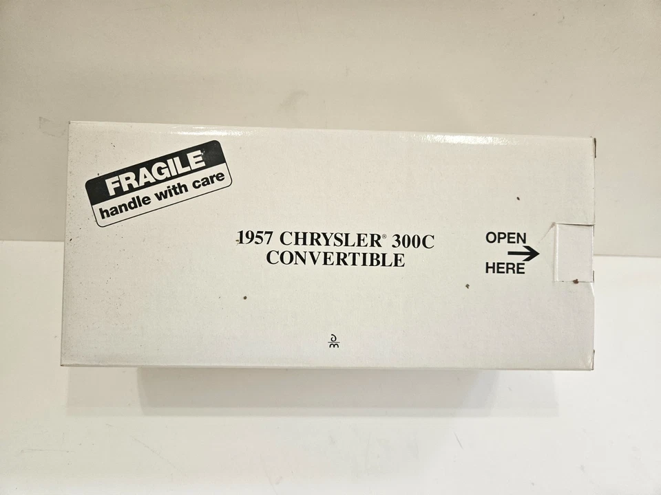 Chrysler 300C 1957 convertible diecast blanco 1/24 Danbury como nuevo con caja original Foto 2 de 4