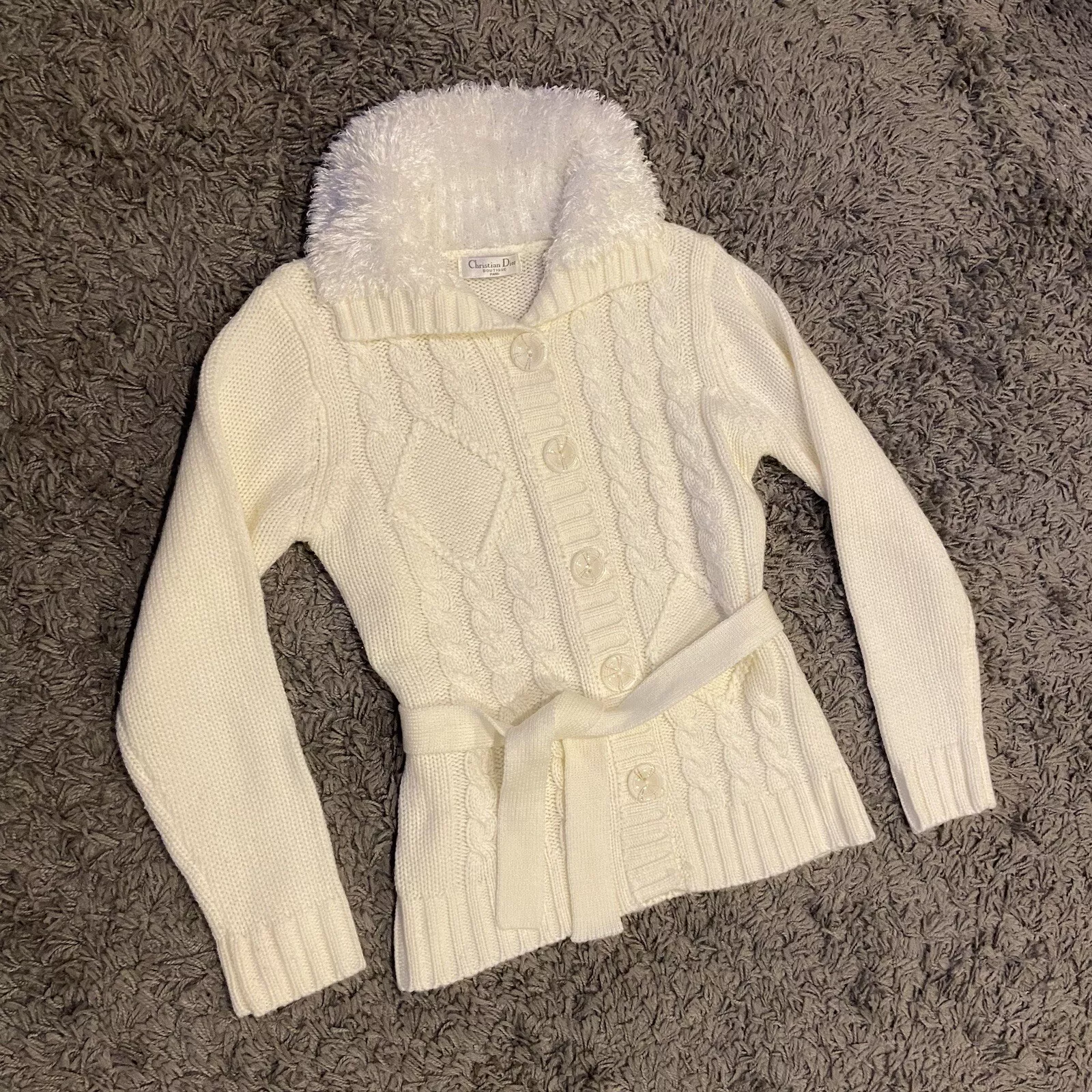 Chandail cardigan vintage en tricot câble ivoire boutons de ceinture Christian Dior Boutique