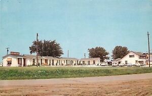 Hooks Missouri~Motel on Routes 65-54~1950s Cars Save on Gas~Air Conditioned