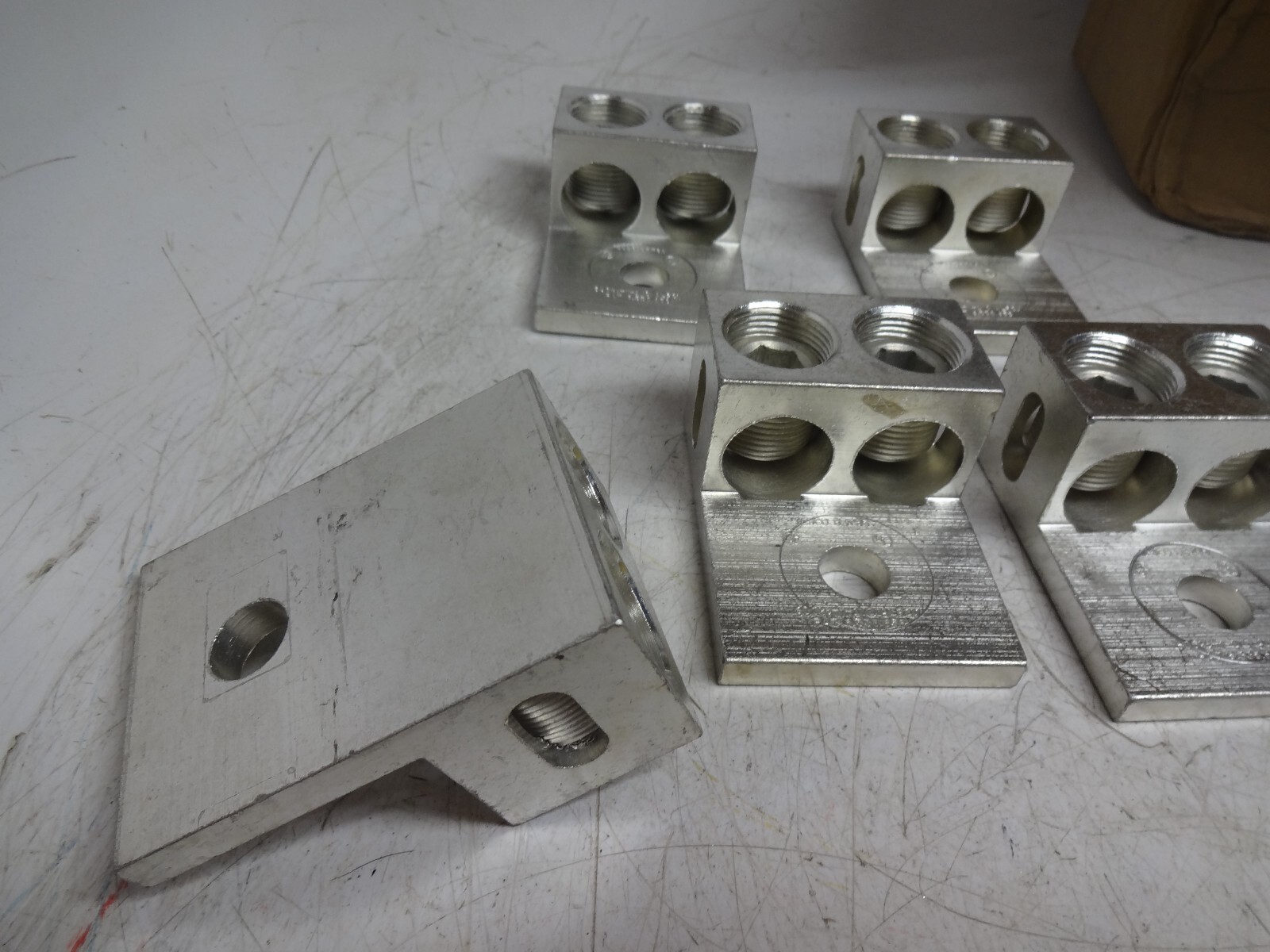 Lot of 5 Ilsco D3785 Mechanical Lug 600kcmil-1/0 AL9CU