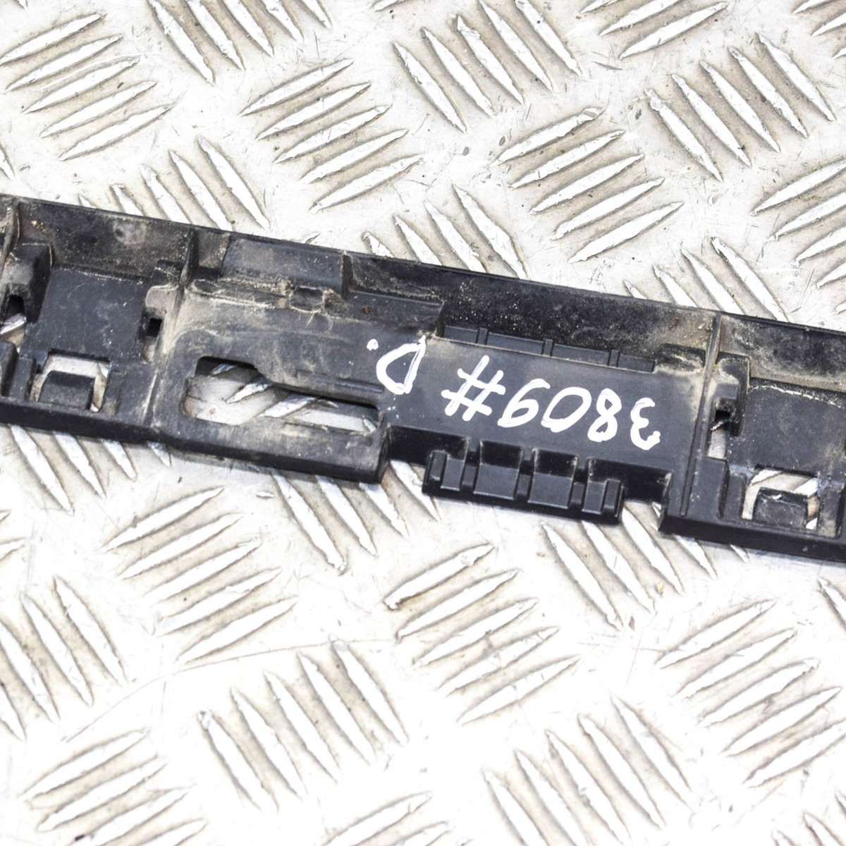 VOLKSWAGEN GOLF MK8 Sideskirt Right Bracket 5H0853494A 1.50 Petrol 
