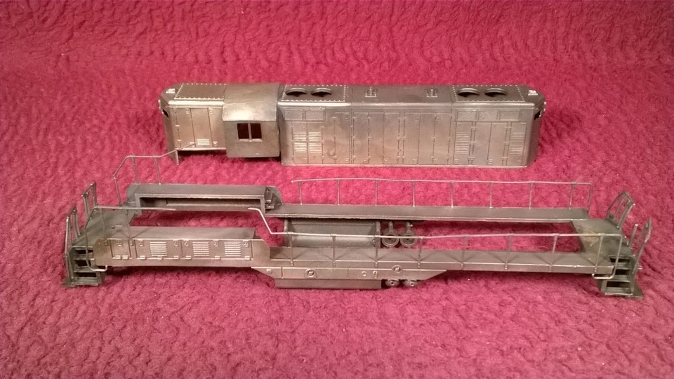 HO LAWRENCE LINE GP-7 CAST BRASS DIESEL LOCOMOTIVE SHELL W/ METAL HANDRAILS - Image 2 of 4