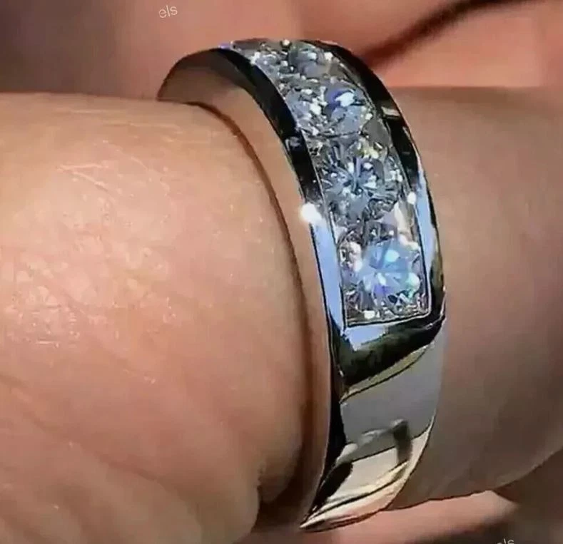 Anillo redondo de boda de diamantes creado en laboratorio de 3,00 quilates enchapado en oro blanco de 14 k para hombre Foto 3 de 4