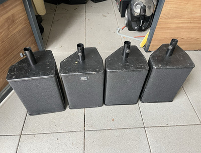 4x passive PA-Lautsprecher schwarz rechteckig mit Schutzgitter & Stativflansch