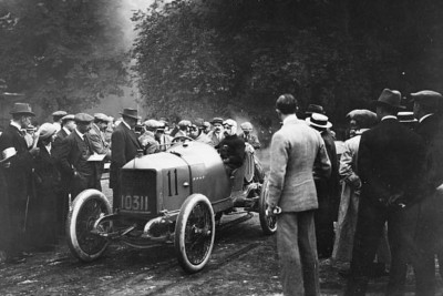 Baron Jean de Woelmont of Belgium prepares to drive SAVA 4x6 PHOTO
