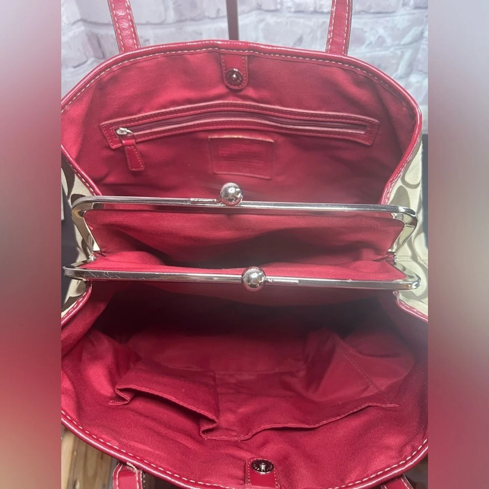 Borsa da trasporto Coach Signature a righe C con Kisslock F17424