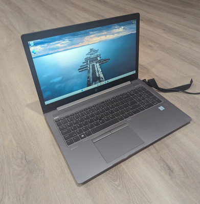 HP ZBook 15u G5 i7-8550/16 gb ram/256SSD/W11 PRO/ w/ Charger