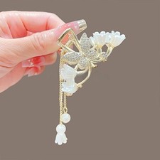 Elegant Pearl Ponytail Clip for Half Up Hairstyles with Low Bun Fixing