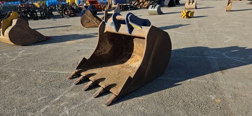 1400mm Digging Bucket w/ 80mm Pins - Used - Price £1500.00 + VAT @ 20% - C64 - Picture 7 of 8
