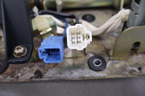 95-97 LandCruiser 96-98 LX450 Base Model Auto Trans Floor Shifter W/Worn Knob - Picture 4 of 21