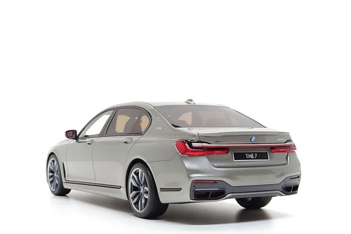 GT Spirit 1:18 BMW M760Li (G12) Final Edition in Donington Grey Metallic (GT478) - Picture 10 of 13
