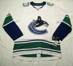 canucks white jersey