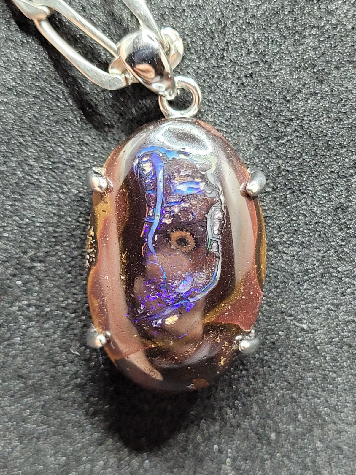Pendentif en argent 925 et opale boulder de Yowah, l'âme de l'outback australien