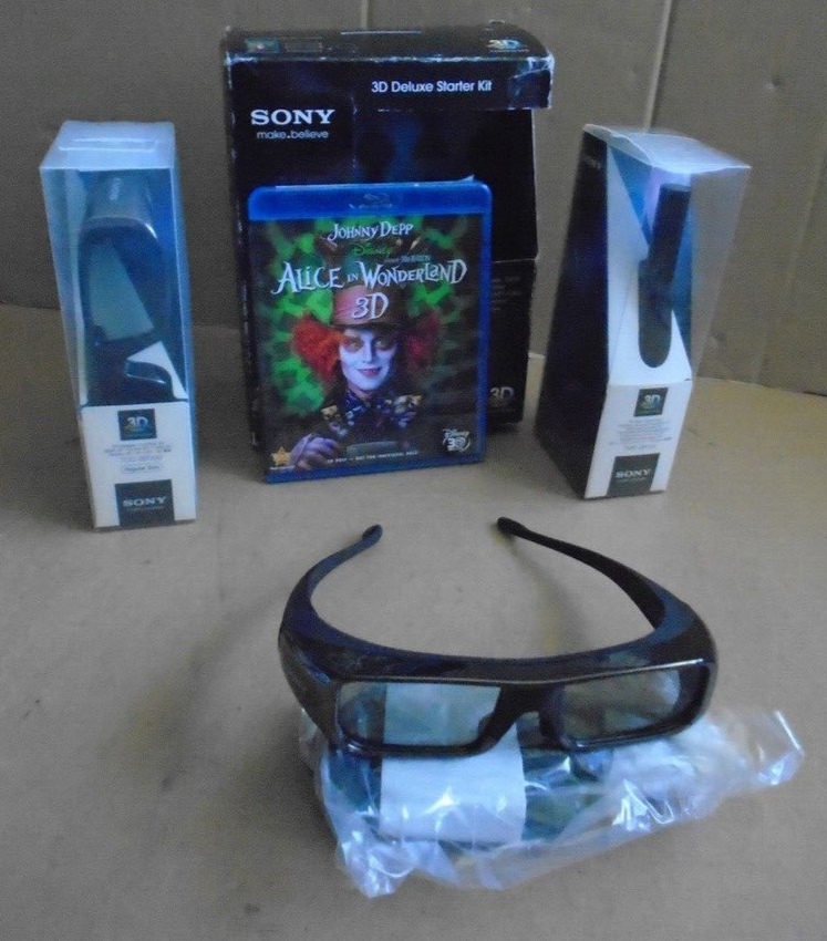 SONY トランスミッター、3Ｄメガネ　Blu-rayセット SONY Wonderland Alice Movie Deluxe Starter Kit Blu-ray 3D Glasses