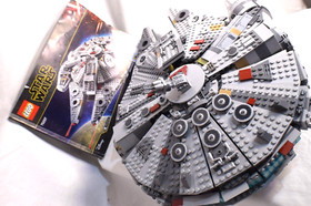 LEGO Star Wars: Millennium Falcon (7965) Read Description
