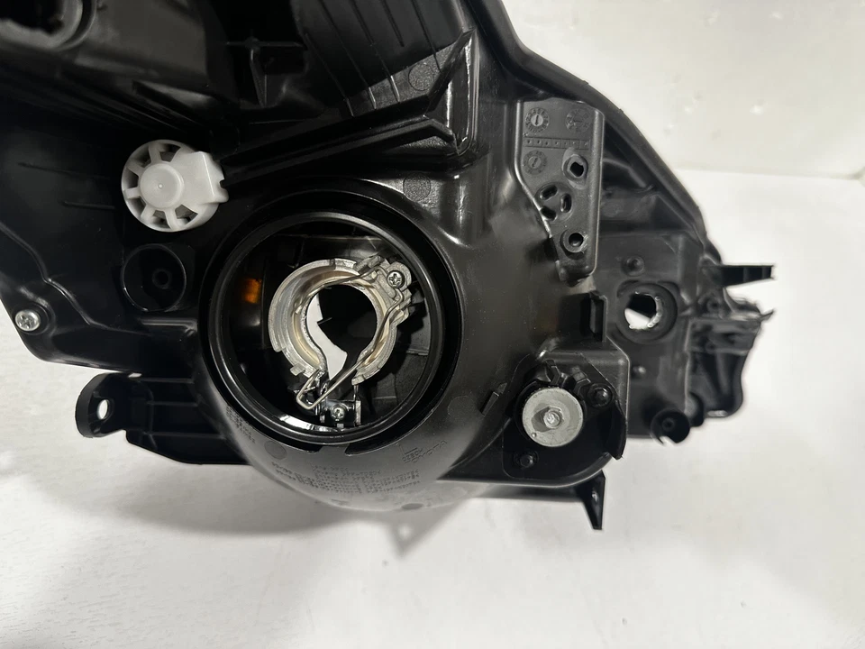 Toyota Yaris LH 2015-17 conjunto de faros OEM Foto 2 de 4