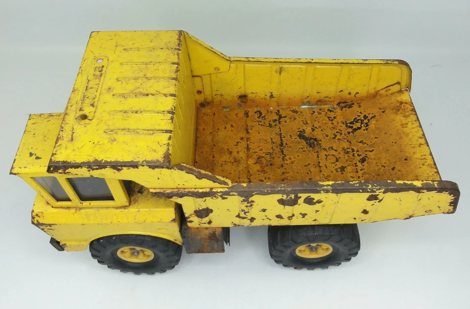 Camión de volteo Tonka #3900 Mighty montículo de acero amarillo calcomanía Minn 1969/1970 Foto 2 de 4