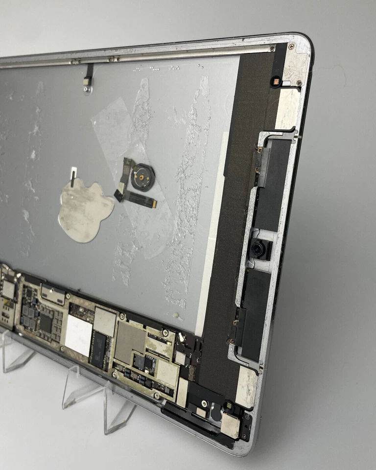 Apple iPad Pro 9.7 256GB Cellular Space Grey - Spares + Repairs Ref1458 - Image 3 of 4