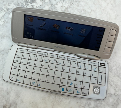 Nokia 9300 - Silber entsperrt Communicator Vintage Handy QWERTZ TOP