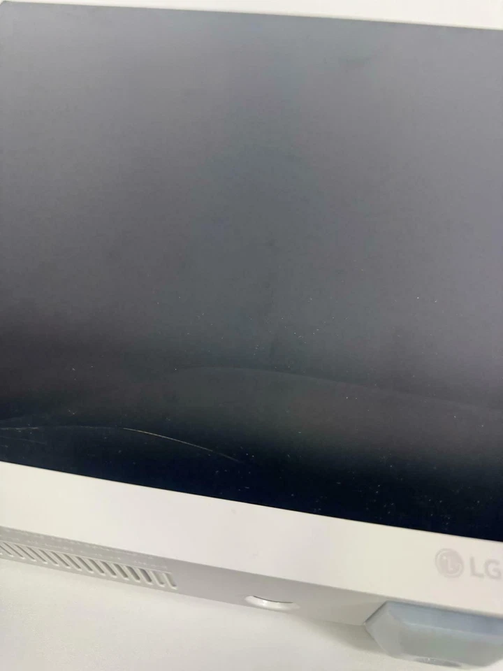 LG 27SR75U-W MyView 27 inch 4K UHD (3840x2160) (DAMAGED SCREEN) - Image 4 of 4