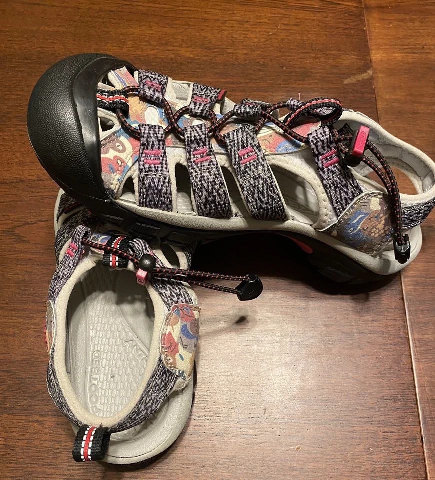 Keens Newport Women’s Size US 7.5 Blk/Wht/Pink/Blue Excellent Condition - Image 4 of 4