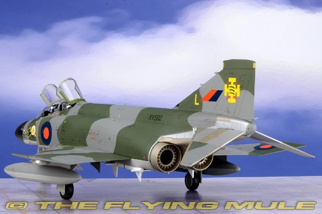 Corgi 1:48 F-4K Phantom FG.Mk 1 RAF No.111 Sqn XV592 - Image 2 of 4