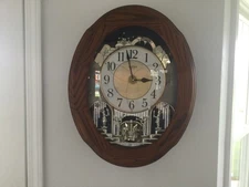 SMALL WORLD RYMTHM WOODEN CLOCK MUSICAL MOTION 18 SONGS BEATLES,CHRISTMAS & FOLK