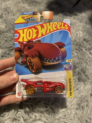 2024 Hot Wheels - 5/5 T-Rextroyer diecast model HW Mega Bites 114/250 (Red)