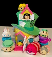 Disney Tsum Tsum MAD HATTER HAT SHOP Play Set *Alice In Wonderland* VinylFigures