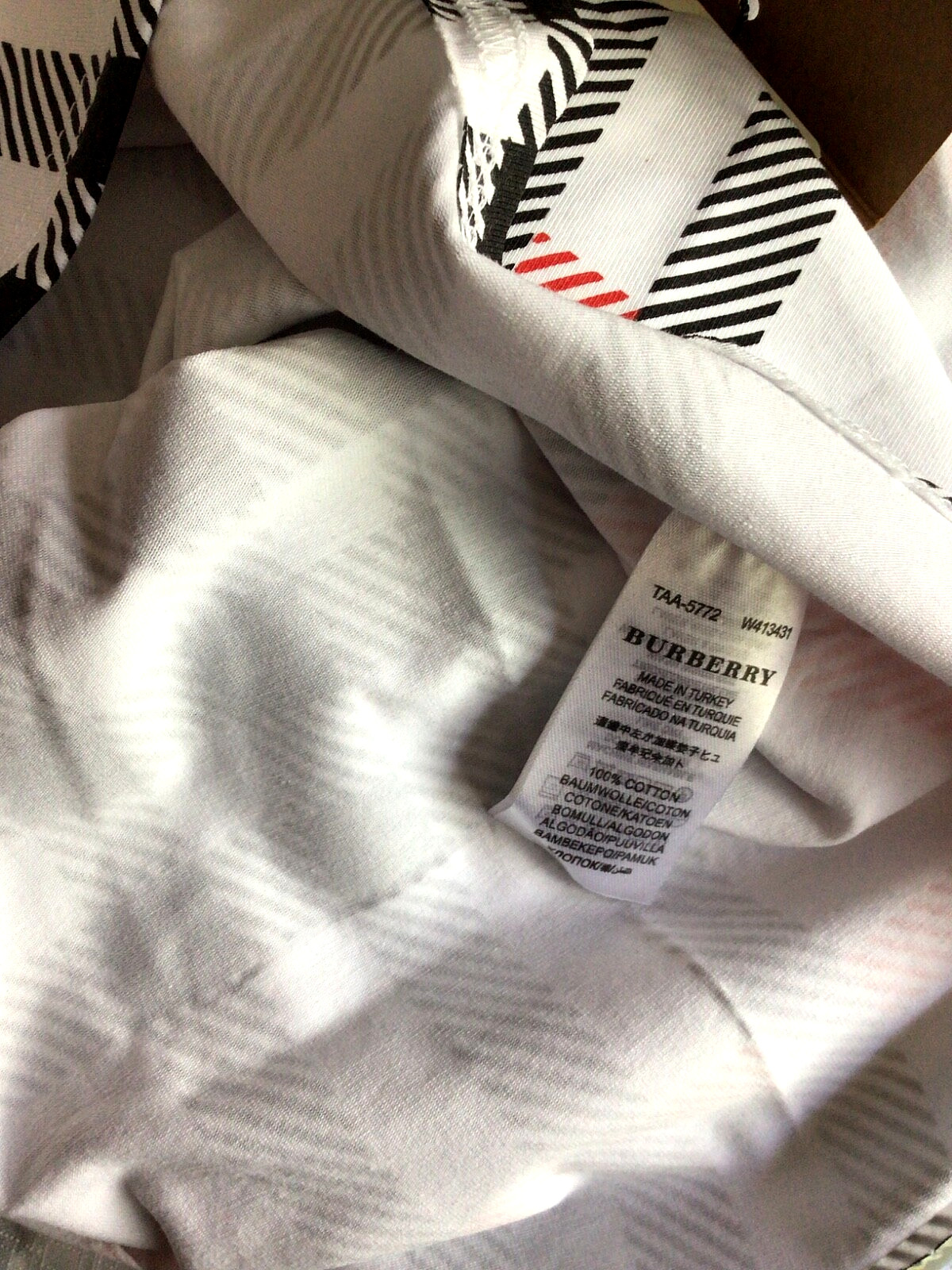 NEW BURBERRY LONDON  WHITE/BLACK/RED COTTON STRETCHED TOP SIZE XL