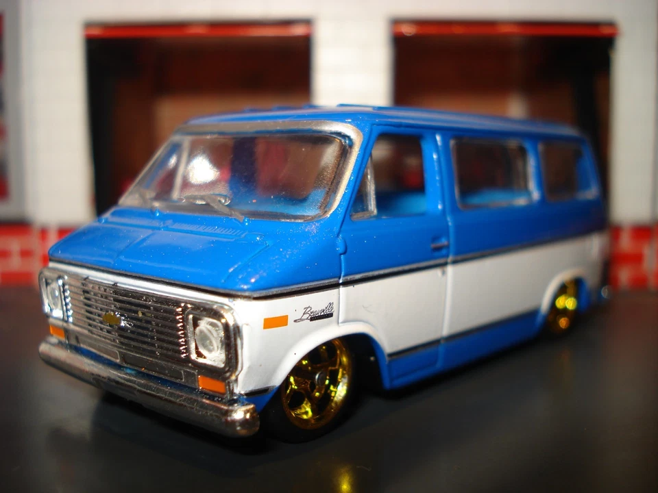1975 75 CHEVROLET BEAUVILLE PASSENGER WINDOW VAN LIMITED CUSTOM LOWERED 1/64 M2 - Image 2 of 4