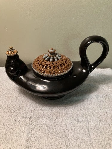 Weller Turada oil lamp and Potpourri