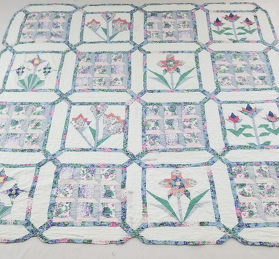 Vintage Handarbeit schöner Blumen Patchwork bunt Quilt 208x197 cm