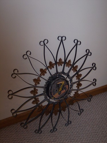 Vintage MidCentury Westclox Wall Clock, Metal Scroll with Maple Leaves & Old Car - Picture 5 of 10
