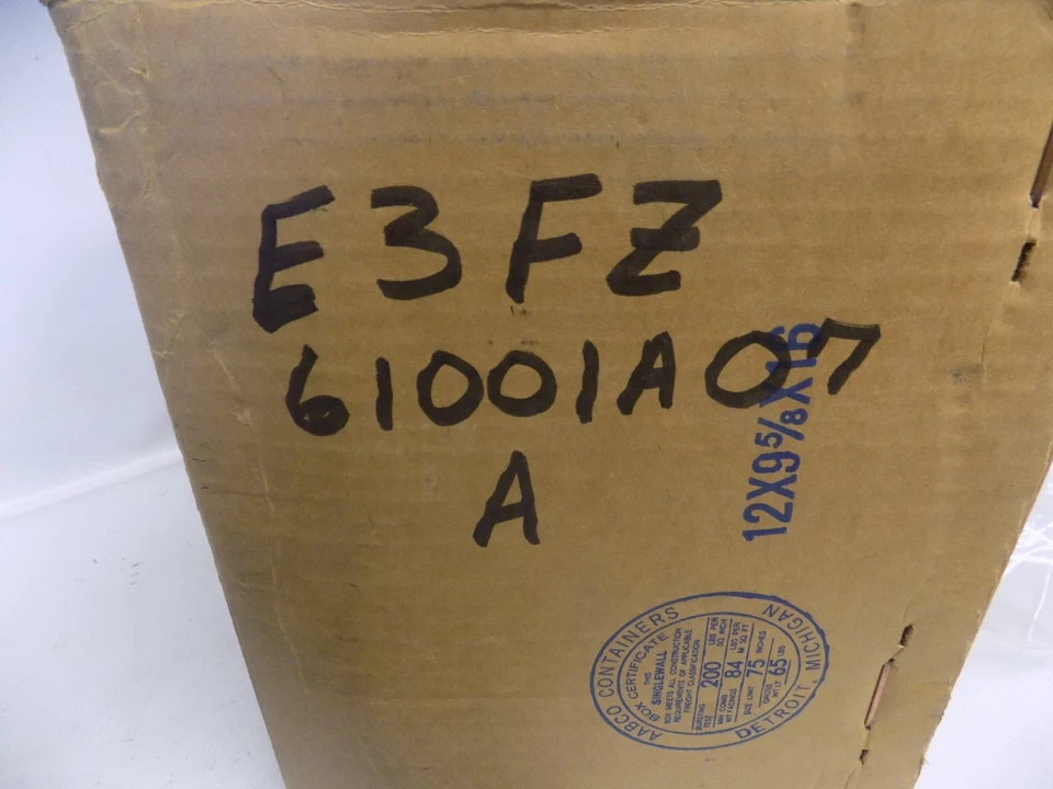 Новый оригинальный производитель 1984-1985 Ford Escort спойлер левая сторона E3FZ61001A07A - Изображение 3 из 3