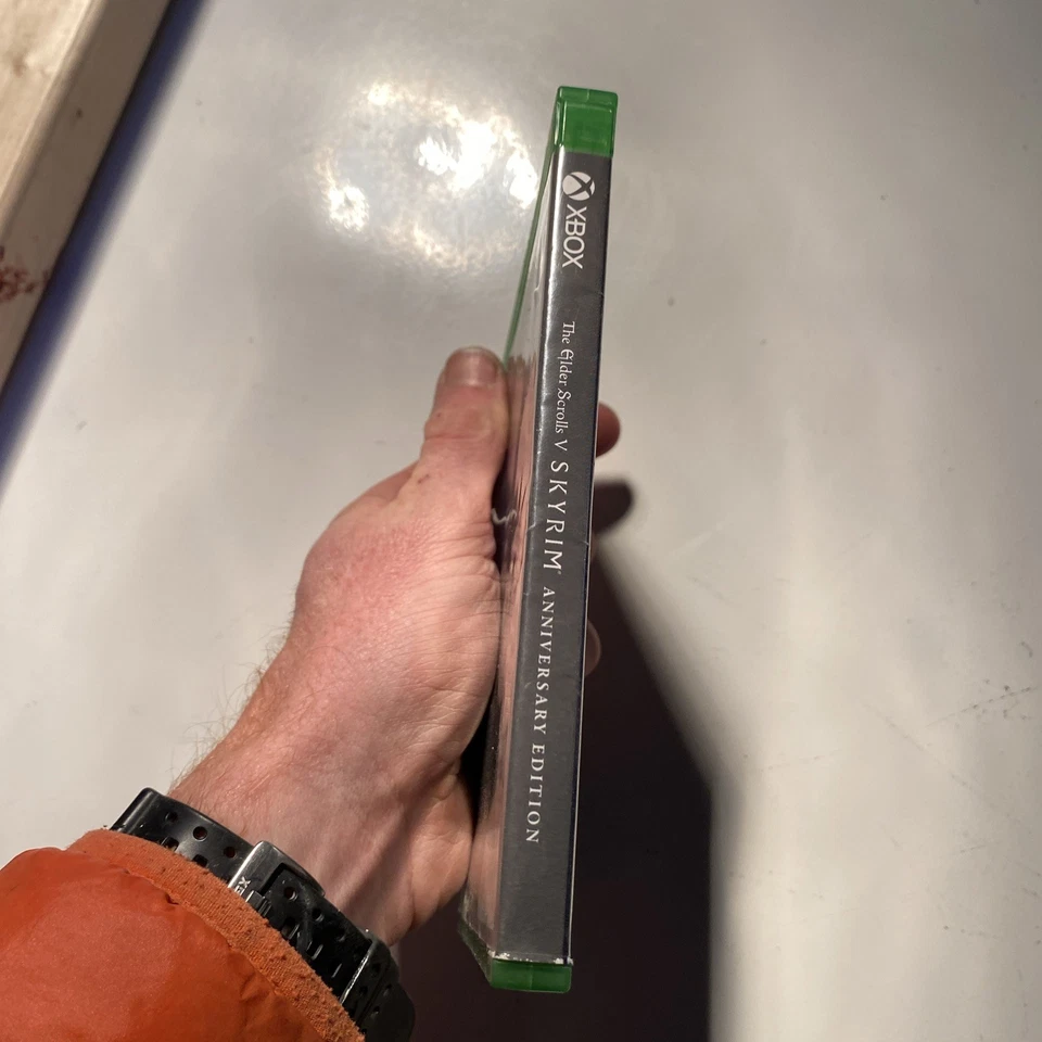 The Elder Scrolls V: Skyrim Anniversary Edition (Xbox One) mit Handbuch - Bild 3 von 4