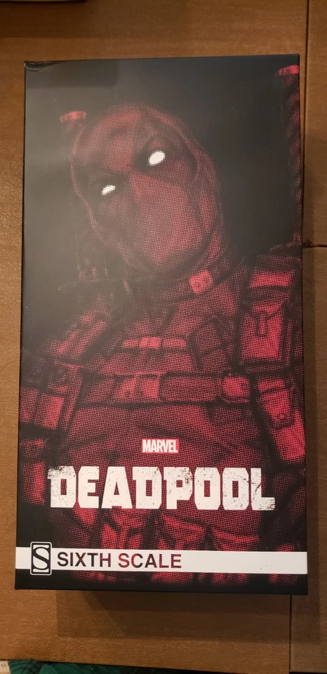 Sideshow Hot Toy Deadpool 1:6 比例可动人偶 #100178 第一部电影 Deadpool — 第 2/4 张图片